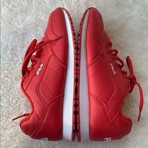 FILAS sneakers reads 7 1/2 but fits snug